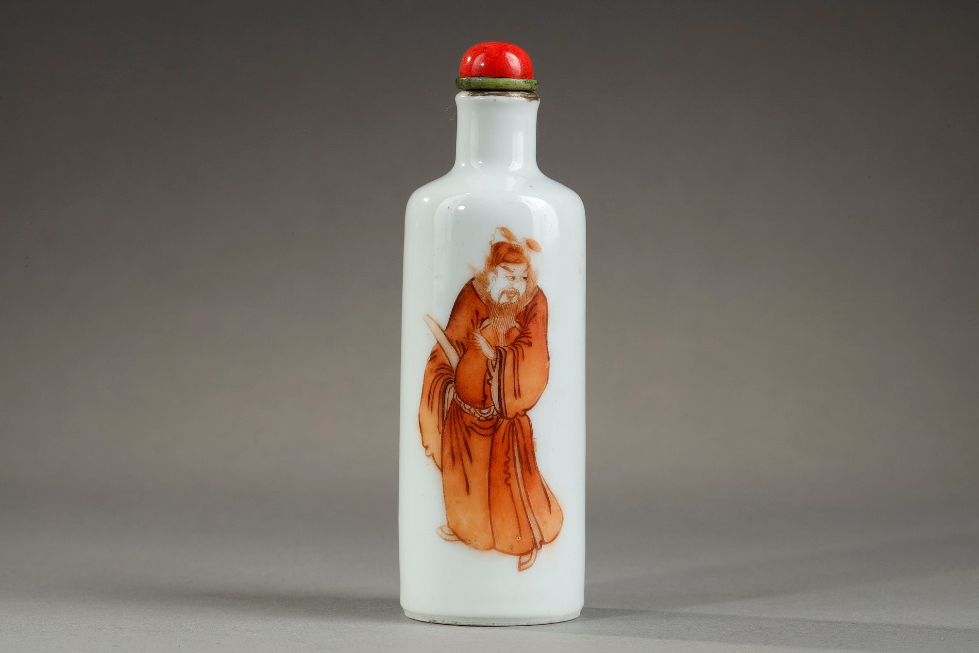 Chinese porcelain snuff bottle decorated in iron red and gold with Zhong Kui  demon queller
Imperial kilns of Jingdezhen  Guanxu mark period (1875/1908)